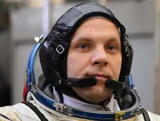 Иван Вагнер отметил 35-летие на МКС тортиком