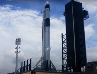 РН Falcon-9 с грузовым кораблем Cargo Dragon вывезена на стартовую площадку