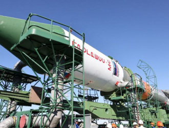 Ракету «Союз-2.1а» с кораблем «Прогресс МС-20» установили на стартовый стол