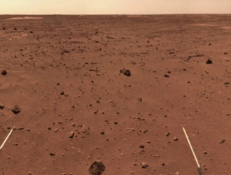 Китайский марсоход «Чжужун» исследует местность со сложным рельефом