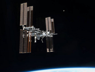 МКС успешно уклонилась от столкновения с космическим мусором