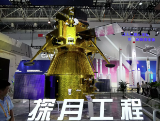 В Китае показали макет ракеты-носителя для пилотируемых миссий на Луну